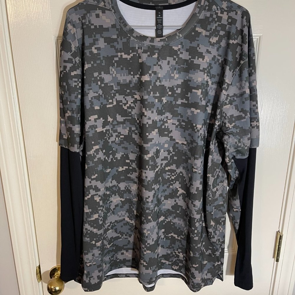 Lululemon Camo Long Sleeve Size XL EUC